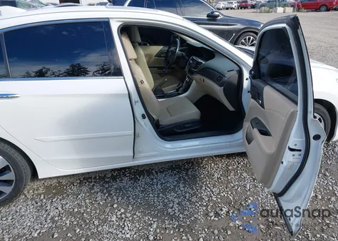 2014 Honda Accord Hybrid Touring z USA, uszkodzony, nr VIN 1HGCR6F72EA010462